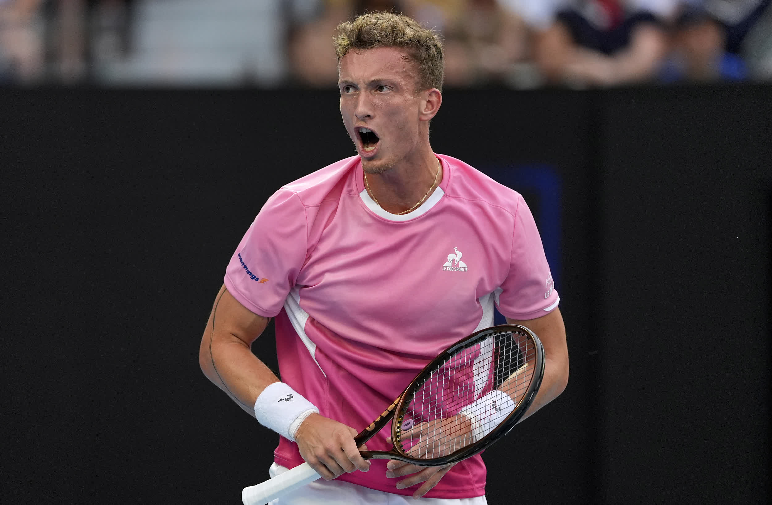 九游官网-关于德约科维奇重返赛场，爆冷首场状态出色，切尔西观众沸腾！的信息